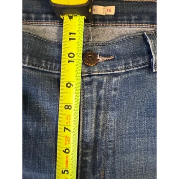 Levi's Jeans Women's Size 16 Classic Straight Med Wash American Classic Modern - Picture 6 of 7